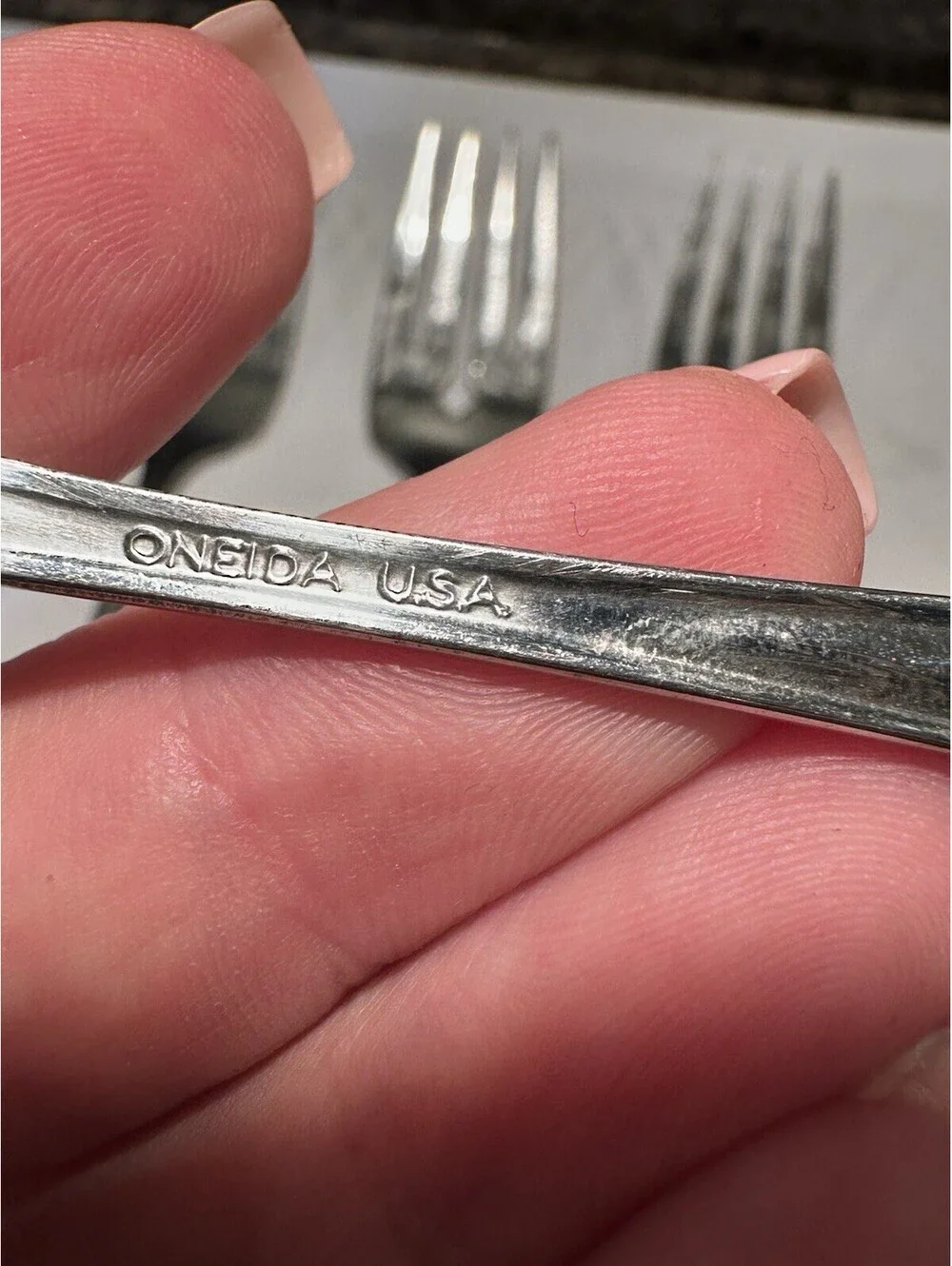 Set of 4 Oneida USA Stainless Cocktail Seafood Forks Notched Center Tines 6”